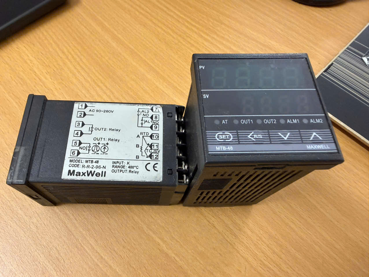 Đồng Hồ Nhiệt MaxWell MTB 48 Chính Hãng
